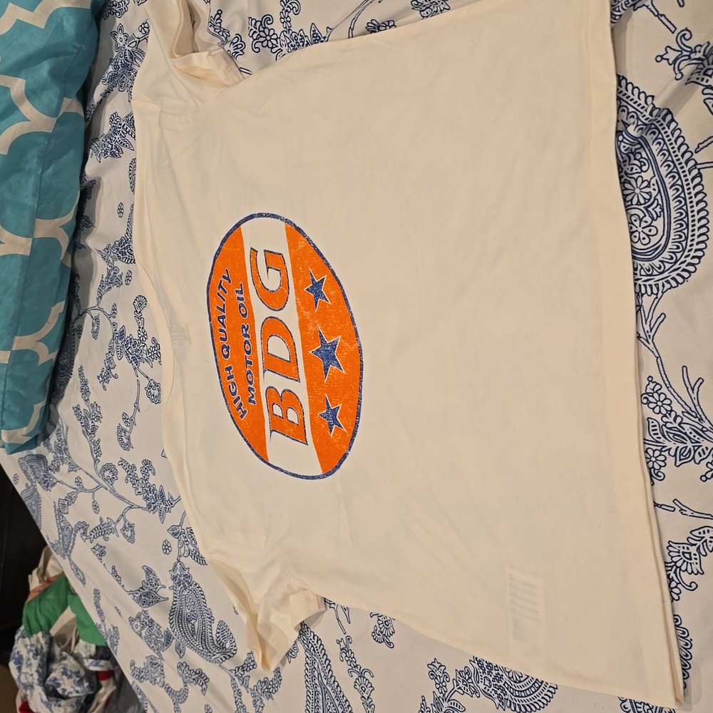 ❤️10/$13 Nwot bdg urban outfitters top Tshirt